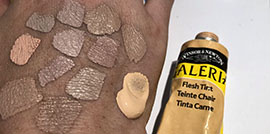 Flesh tint ger ingen bra hudfärg. Det är bättre att blanda själv! Här får du lära dig steg för steg hur du gör | www.dinatelje.se